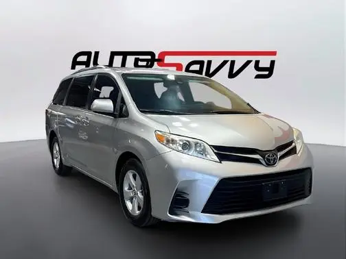 2019 Toyota Sienna LE FWD photo