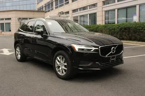 2019 Volvo XC60 Momentum AWD photo