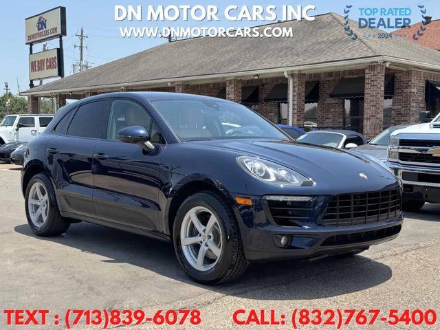 2018 Porsche Macan  AWD photo