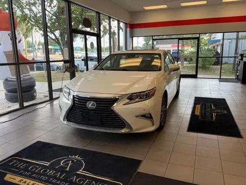 2016 Lexus ES  FWD photo