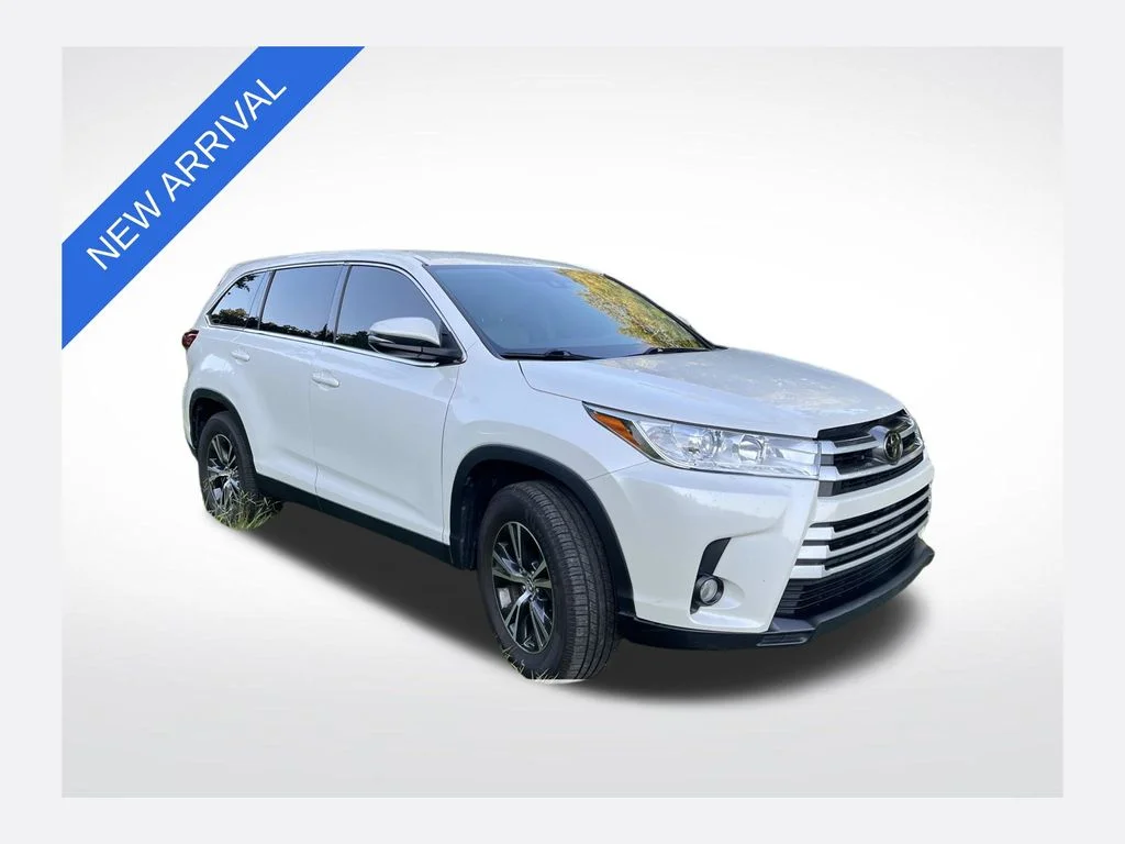 2019 Toyota Highlander LE Plus FWD photo