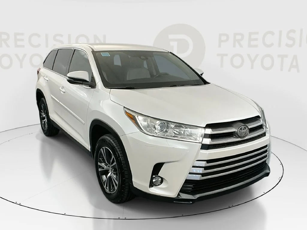 2019 Toyota Highlander LE Plus FWD photo