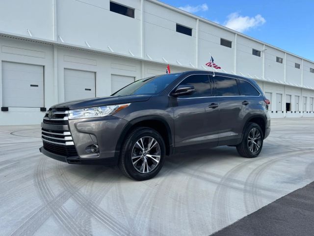 2019 Toyota Highlander LE FWD photo