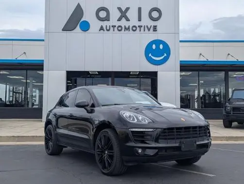 2018 Porsche Macan  AWD photo