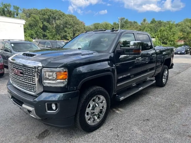 2019 GMC Sierra 2500HD Denali 4WD photo