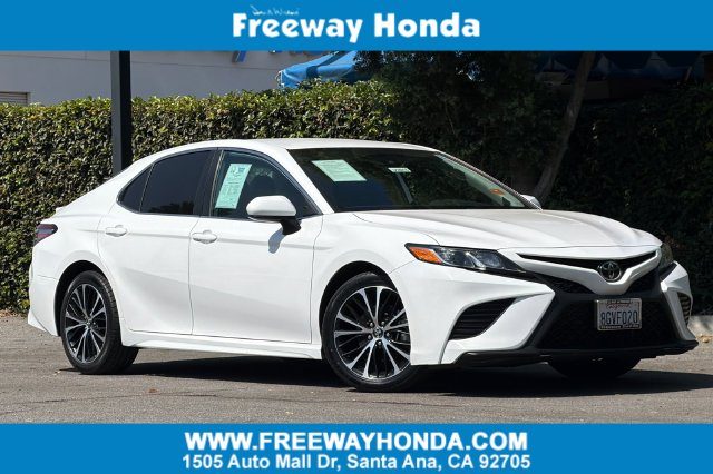 2019 Toyota Camry SE FWD photo