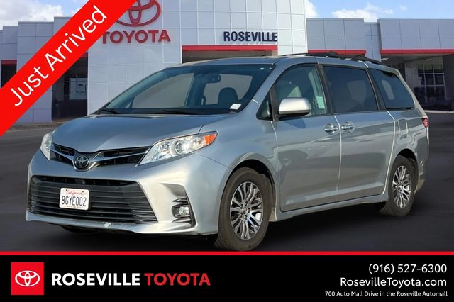 2019 Toyota Sienna XLE FWD photo