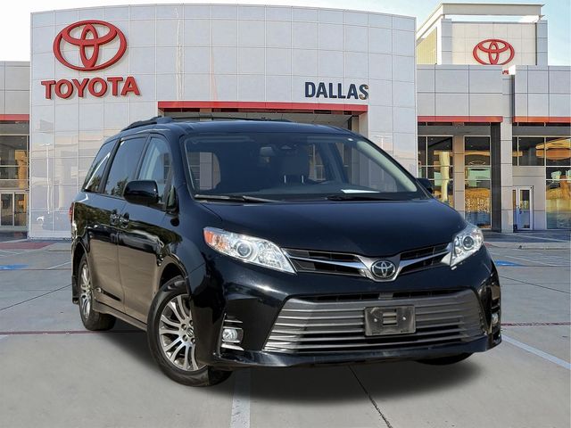 2019 Toyota Sienna XLE Premium FWD photo