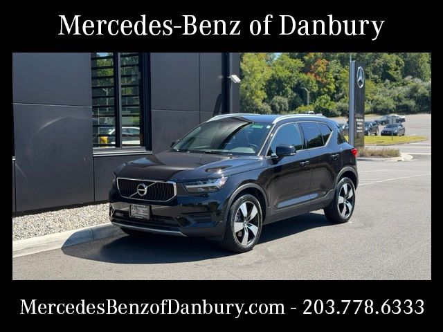 2019 Volvo XC40 Momentum AWD photo