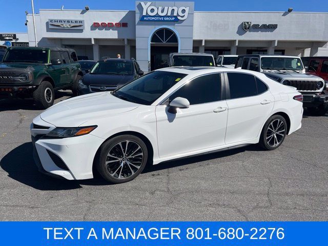 2019 Toyota Camry SE FWD photo