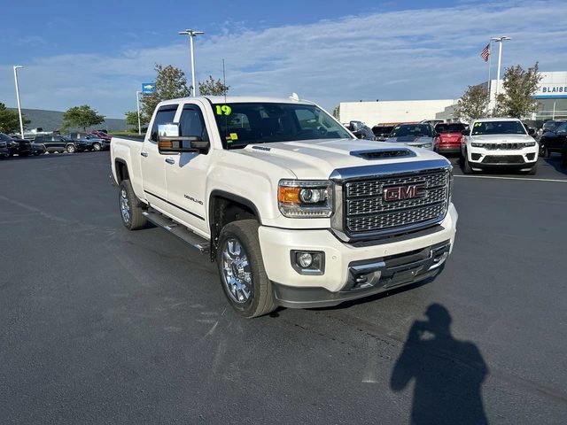 2019 GMC Sierra 2500HD Denali 4WD photo