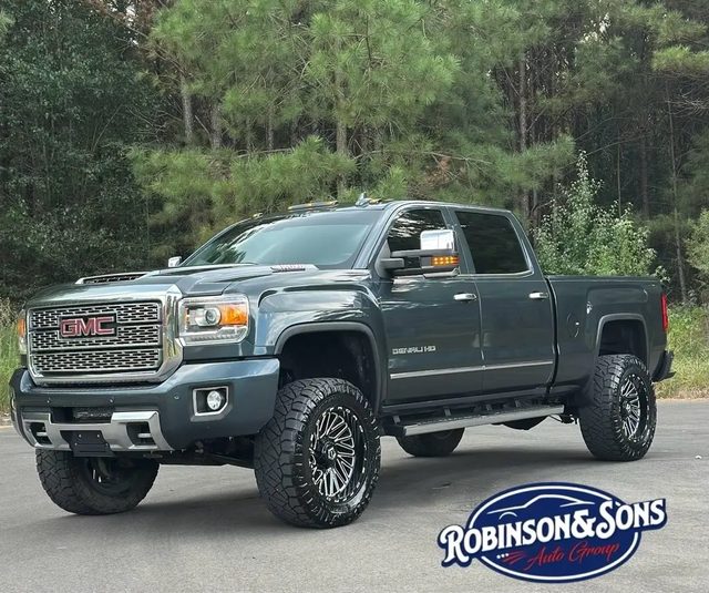 2019 GMC Sierra 2500HD Denali 4WD photo