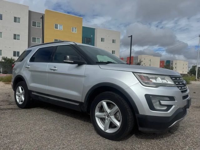 2017 Ford Explorer XLT 4WD photo