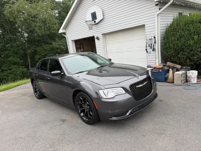 2019 Chrysler 300 Touring RWD photo