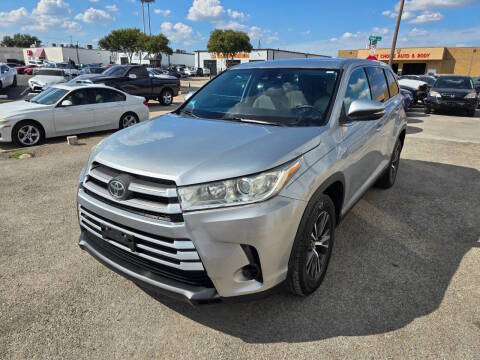 2019 Toyota Highlander LE FWD photo