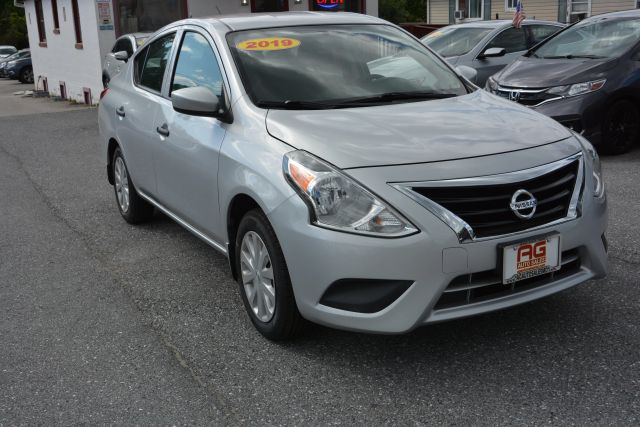 2019 Nissan Versa S FWD photo