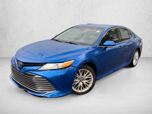 2019 Toyota Camry Hybrid XLE FWD photo