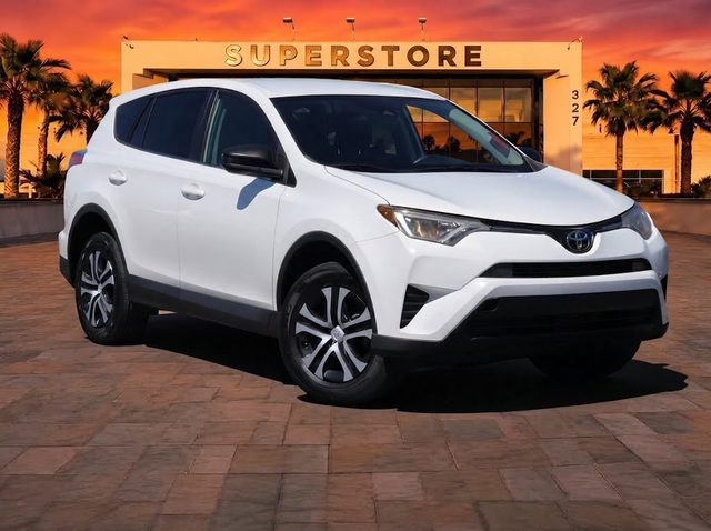 2018 Toyota RAV4 LE FWD photo