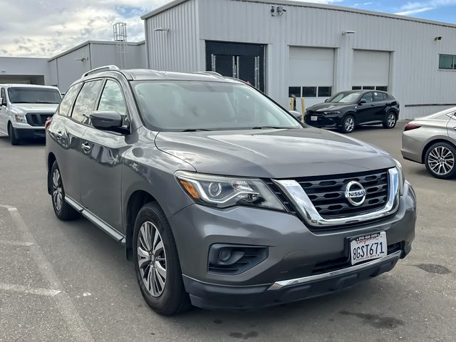 2019 Nissan Pathfinder S FWD photo