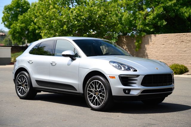2015 Porsche Macan S AWD photo