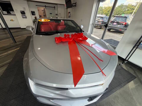 2017 Chevrolet Camaro 1LT RWD photo