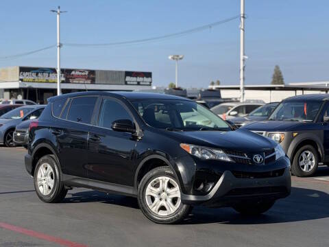 2015 Toyota RAV4 LE FWD photo