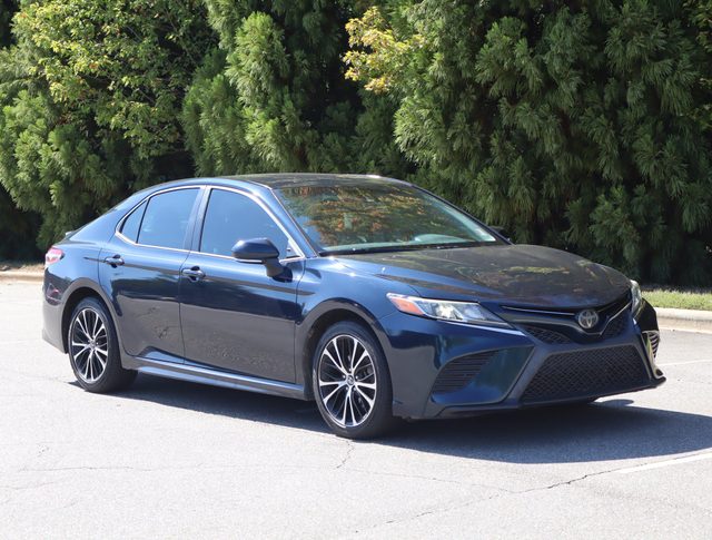2019 Toyota Camry SE FWD photo