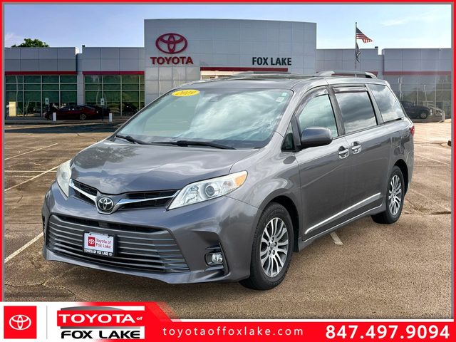 2019 Toyota Sienna XLE FWD photo