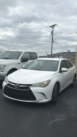 2017 Toyota Camry SE FWD photo