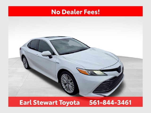 2019 Toyota Camry Hybrid XLE FWD photo