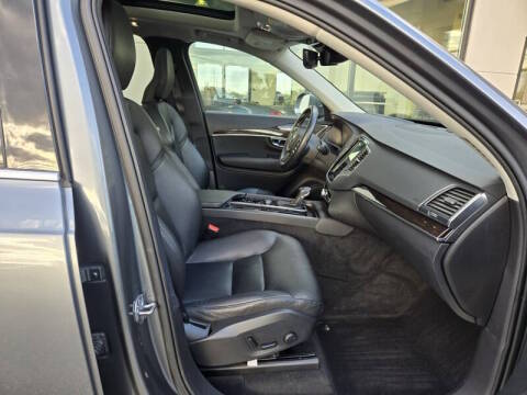2019 Volvo XC90 Momentum AWD photo