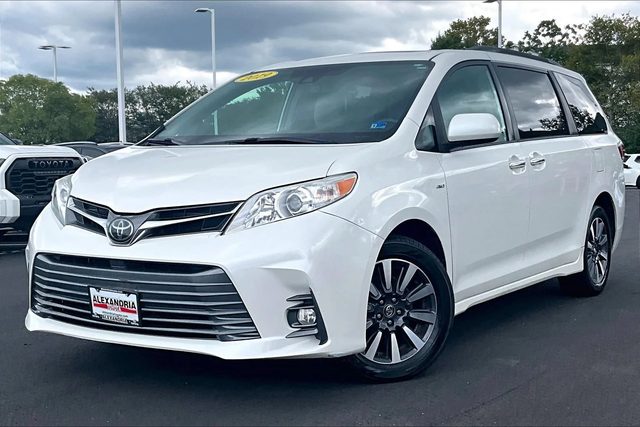 2019 Toyota Sienna XLE AWD photo