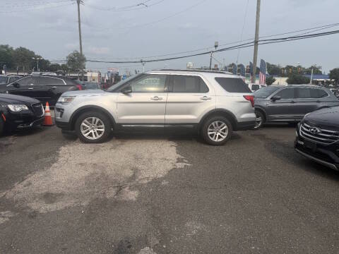 2019 Ford Explorer XLT 4WD photo