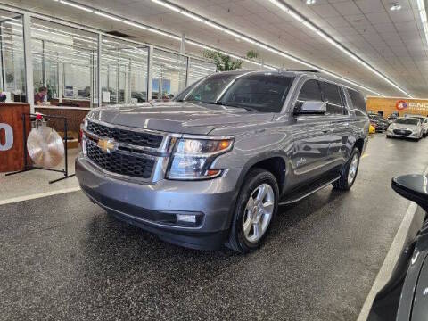 2019 Chevrolet Suburban LT 4WD photo