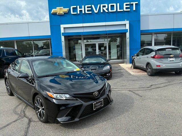 2019 Toyota Camry SE FWD photo
