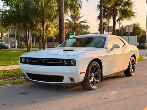 2019 Dodge Challenger SXT RWD photo