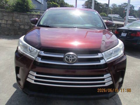 2019 Toyota Highlander LE Plus FWD photo