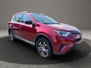 2018 Toyota RAV4 LE FWD photo