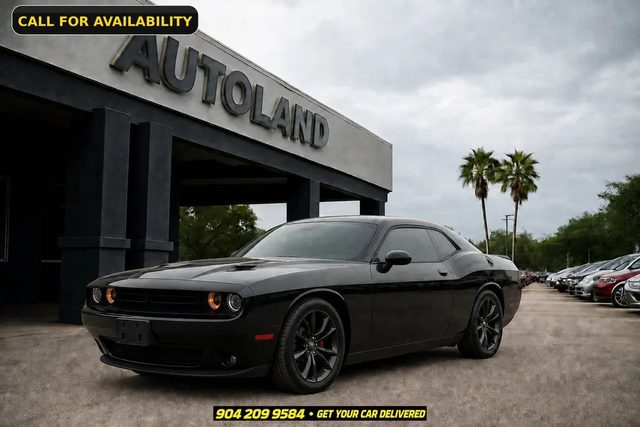 2017 Dodge Challenger SXT RWD photo