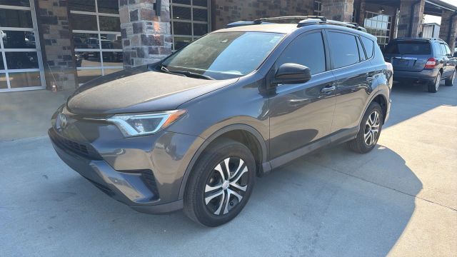 2018 Toyota RAV4 LE FWD photo
