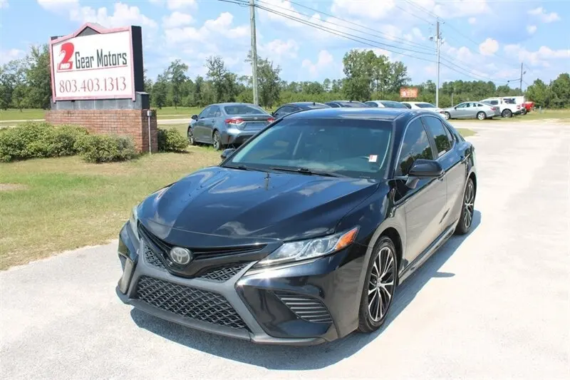 2019 Toyota Camry SE FWD photo