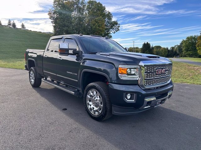 2019 GMC Sierra 2500HD Denali 4WD photo
