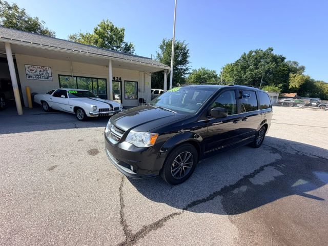 2017 Dodge Grand Caravan SXT FWD photo