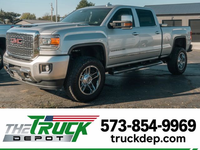 2019 GMC Sierra 2500HD Denali 4WD photo