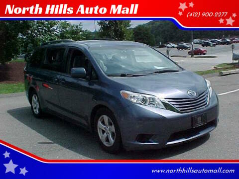 2015 Toyota Sienna LE FWD photo