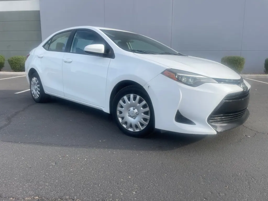 2018 Toyota Corolla LE FWD photo