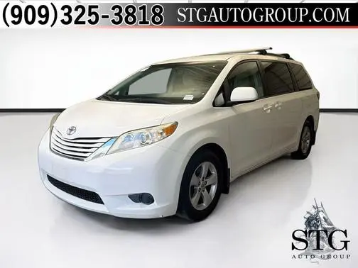 2017 Toyota Sienna LE FWD photo