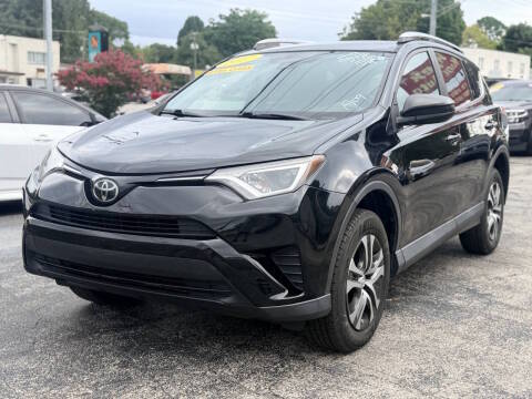 2017 Toyota RAV4 LE FWD photo