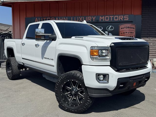 2019 GMC Sierra 2500HD Denali 4WD photo