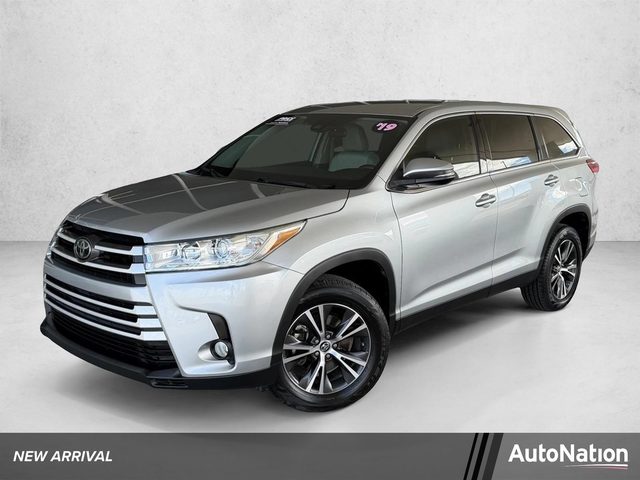 2019 Toyota Highlander LE Plus FWD photo